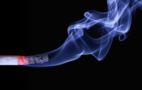 Zigarettenrauch_Bild_cigarette-110849__180.jpg